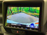 【バックカメラ】駐車時に後方がリアルタイム映像で確認できます。大型商業施設や立体駐車場での駐車時や、夜間のバック時に大活躍!運転スキルに関わらず、今や必須となった装備のひとつです!