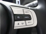 ◆アダプティブクルーズコントロール◆予め設定した車速内でクルマが自動的に加減速。前走車との適切な車間距離を維持しながら追従走行します。【LKAS】車線維持支援システムでステアリング操作を支援。