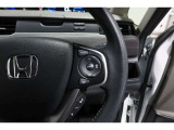 Hondaセンシングの機能のひとつ、アダプティブクルーズコントロール付!アクセルから足を離しても設定したスピードと前車との車間を保ち走行してくれます!車線維持もアシスト☆高速道路で疲労軽減ですね☆