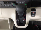 オートマチックシフトレバーは、手になじみ操作しやすい形状で安全運転にもつながります♪