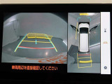 パノラミックビューモニター付きです。車両を上から見たような映像をモニター画面に表示。運転席からの目視では見にくい、車両周辺の状況をリアルタイムでしっかり確認できます。