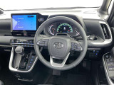 運転席まわりです。 各操作スイッチは使いやすい位置に配置されてます。