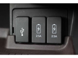 2.5AのUSB(充電)が付いており、車内でもしっかりとスマートフォン等の機器へ充電可能です♪Apple CarPlay対応!