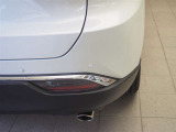 コーナーセンサーを車の前後に装備。障害物までの距離に応じて警告音を変えてお知らせ。縦列駐車時や駐車場・車庫などでの取り回しをサポートします。