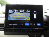 バックカメラの画像です。ガイドラインがスムースな車庫入れをサポートいたします。車庫入れの安心感がアップしますね。