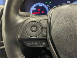 【ステアリングスイッチ】運転中に視線を前に向けたまま画面の操作できます。