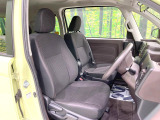 運転席まわりには十分なスペースがあり、大柄な方でもゆったり運転していただける環境です。