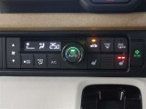 オートエアコンを装備しております!自動で調整してくれますので、車内も快適です☆シートヒーターもついております!