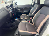 【車内ルームクリーニング済】専門スタッフにより車内はきれいにルームクリーニングを行っております。
