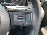 日産先進技術《プロパイロット搭載!》高速走行時などのロングドライブに一役買うのがクルーズコントロール機能です♪足をアクセルとブレーキから離しても、設定したスピードで自動で走ってくれます☆