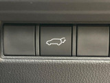 【パワーバックドア】スマートキーや運転席のボタンを押すだけでリアゲートが自動で開閉します!荷物を持っている時や、高い位置にあるバックドアを閉める際に便利な機能です♪