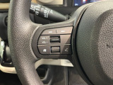 ステアリングにオーディオ操作スイッチが付いています。オーディオ画面に直接タッチしなくても操作が出来ますので、運転に集中できます。