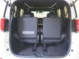 シートアレンジを変更すれば荷室も広々と活用が出来ます。