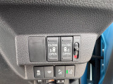 両側電動スライドドア、荷物で手が塞がるなど簡単にドアの開閉が出来ます。何より力いらずで開閉OK、女性やお年寄りにも優しい。電動機能はOFFにもできますから元気なお子様の駆け出しも安心。