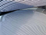 ボンネットに、1cm〜5cmほどのへこみが複数ある車両となっております。