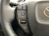 運転中、オーディオの操作をしてて、ハッとしたことはありませんか?ステアリングスイッチは、運転中でもハンドルでオーディオの操作が可能です。安全なドライブをサポートします。