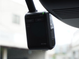 【ドライブレコーダー(フロント用) DRH-229ND】駐車時も安心。ナビ・スマートフォン連動に対応した高画質モデル。あおり運転や事故に遭遇した際の状況も映像で記録し、万一のリスクに備えます。