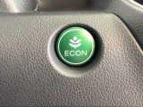 【eコンスイッチ】低燃費運転をサポートするECONモード。スイッチをONすると、エンジンやトランスミッション、A/Cなどを協調制御し、燃費の向上に貢献。エコドライブの効果を高めます。