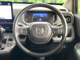 【純正革巻きステアリング】上質な革を使用することで、手にしっかり馴染みとても運転しやすいハンドルです♪