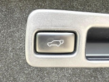 【パワーバックドア】スマートキーや運転席のボタンを押すだけでリアゲートが自動で開閉します!荷物を持っている時や、高い位置にあるバックドアを閉める際に便利な機能です♪