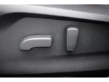 助手席パワーシート 電動シート採用で細かい微調整ができ,最適なポジションに合わせることで疲労軽減につながります