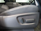 パワーシート搭載。微妙な調整が手軽にでき、ピッタリの最適なポジションで運転することが可能です。