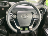 インテリアに合わせたデザインのステアリングは、運転される方のことも考え、運転しやすい形状、大きさです。是非一度、実際に触ってお確かめください。