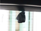 ◆リアドライブレコーダー◆後方にも記録の範囲を拡大。追突事故発生時の瞬間をしっかりと記録します。装備があるだけであおり運転などの抑止力としても効果を発揮!