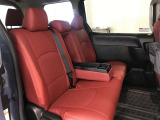 ゆとりある広々とした車内空間は、ドライブを始め買い物やレジャーなど、幅広く活躍します。一人でもみんなとでもお出かけを楽しみましょう!