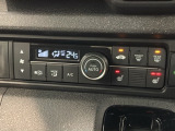 フロント両席にはシートヒーターが付いています!寒い日に便利な装備ですね。