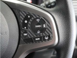 ◆アダプティブクルーズコントロール◆予め設定した車速内でクルマが自動的に加減速。前走車との適切な車間距離を維持しながら追従走行します。【LKAS】車線維持支援システムでステアリング操作を支援。