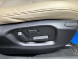 運転席側の電動シートがあり前後上下だけでなく背中側のランバーサポートも調節が出来ます。