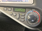 【オートエアコン】一度お好みの温度に設定すれば、車内の温度を検知し風量や温度を自動で調整。暑い&hellip;寒い&hellip;と何度もスイッチ操作をする必要はありません。快適な車内空間には必須の機能ですね♪