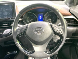 【純正革巻きステアリング】上質な革を使用することで、手にしっかり馴染みとても運転しやすいハンドルです♪