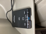 グローブBOX内のカードの取り出しもしやすい場所にETC(社外品)がついています。高速道路の料金所の通過もラクラクです!。