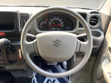 インテリアに合わせたデザインのステアリングは、運転される方のことも考え、運転しやすい形状、大きさです。是非一度、実際に触ってお確かめください。