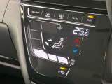 【オートエアコン】一度お好みの温度に設定すれば、車内の温度を検知し風量や温度を自動で調整。暑い&hellip;寒い&hellip;と何度もスイッチ操作をする必要はありません。快適な車内空間には必須の機能ですね♪