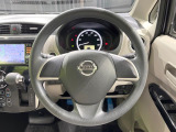 インテリアに合わせたデザインのステアリングは、運転される方のことも考え、運転しやすい形状、大きさです。是非一度、実際に触ってお確かめください。