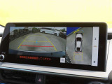 バックカメラの他に上から見下ろしたような画像が見れるアラウンド(全方位)モニター。前後左右を把握できます!