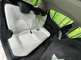 コンパクトカーですが、セカンドシートは十分な広さがあり快適にお乗りいただけます♪シートを倒して大きな荷物を積んだりと、用途の幅が広い1台です。