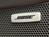 【BOSEサウンドシステム】メーカーオプションの高品位サウンドシステムを搭載。専用のチューニングが施された大小様々なスピーカーから良質なサウンドが奏でられ、臨場感あふれる音響空間を演出します。