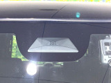 【ホンダセンシング】走行中に前方の車両等を認識し、衝突しそうな時は警報とブレーキで衝突回避と被害軽減をアシスト。より安全にドライブをお楽しみいただけます。