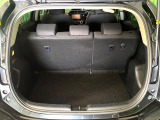 積み下ろしのしやすいデッキにはたっぷりと荷物を積み込んでいただけます。遊びから仕事まで、様々なシーンで頼れます♪