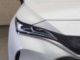 LEDヘッドライトです。デザイン性がよくとても明るいので、夜間の走行や悪天候でも安心です。しかも長寿命!