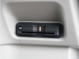【ETC2.0】有料道路の料金所をスムーズに通過できるのはもちろん、渋滞回避や安全運転もサポートする次世代型ETC車載器。リアルタイムで情報を入手し、音声でご案内します。