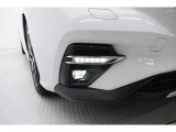 日中でも点灯しフロントビューにもアクセントとなっているLEDデイライナー。不要な際は車内よりスイッチにて消灯できます。