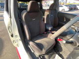 運転席シート廻りは使用感も少なく、良好な状態となっています。丁寧に使われていたことがよくわかりますね。
