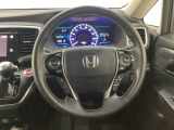 ハンドルにHondaセンシング系のクルーズコントロールやレーンキープアシストなどのスイッチと、オーディオの操作スイッチが装備されています。ハンドルから手を離さず安全に操作できます。