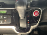 乗降がしやすい運転席。高さが調節できて小柄な方でも運転しやすいポジションをとることができます。