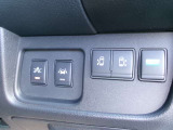 運転席からオートスライドドアの操作ができます。